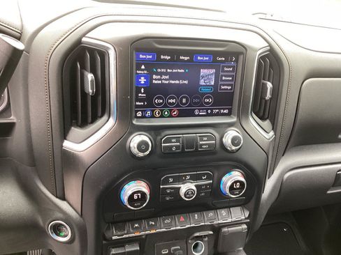 Used 2022 GMC Sierra 1500 AT4 w/ AT4 Premium Package AWD/4WD image 8