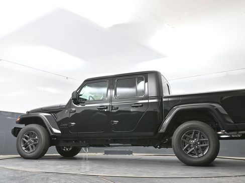 New 2026 Jeep Gladiator Sport AWD/4WD image 42