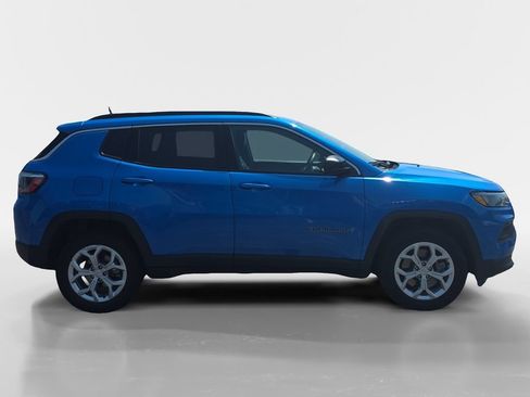 Used 2024 Jeep Compass Latitude AWD/4WD image 3
