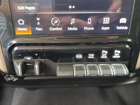 Used 2024 RAM 2500 Laramie w/ Safety Group AWD/4WD image 9