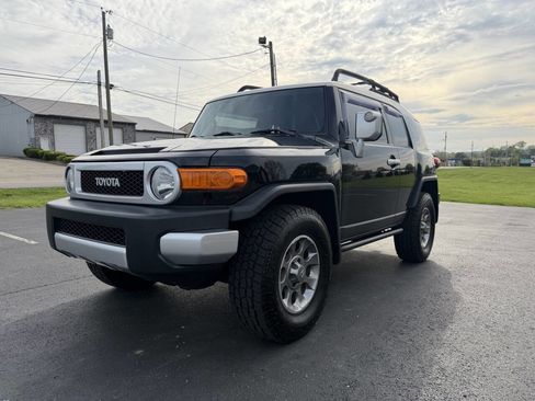 Used 2013 Toyota FJ Cruiser 4WD w/ Convenience Pkg image 1
