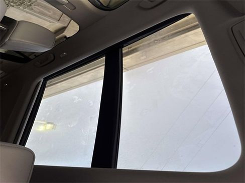 New 2025 Honda Pilot Touring image 9