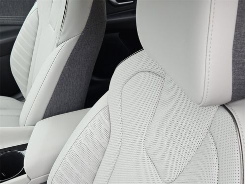 New 2025 Hyundai Elantra Limited image 24