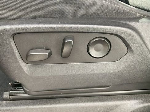 Used 2023 Chevrolet Silverado 1500 LT image 32