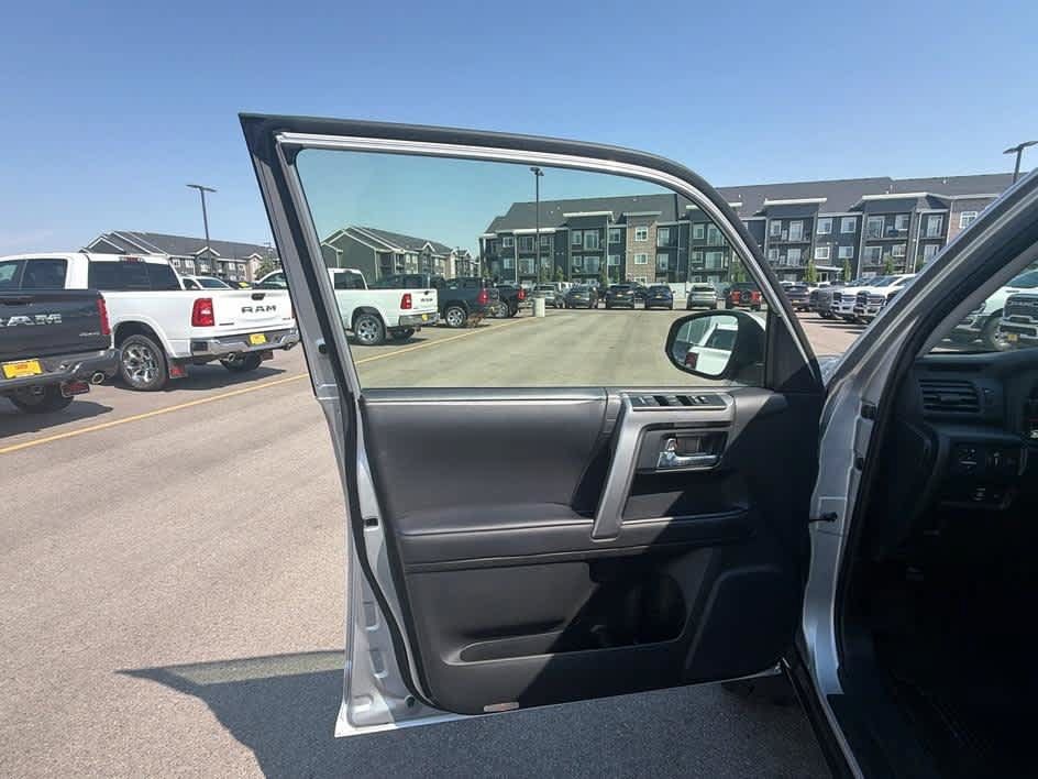 Used 2022 Toyota 4Runner SR5 Premium AWD/4WD image 10