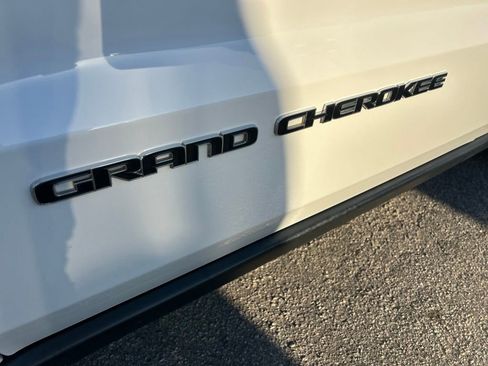 Used 2021 Jeep Grand Cherokee Laredo RWD image 20