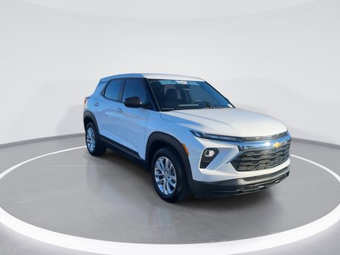 Certified 2025 Chevrolet TrailBlazer LS image 2