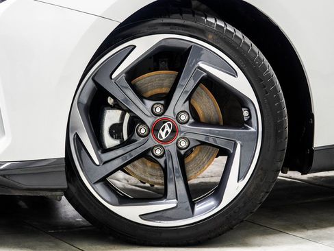 Used 2019 Hyundai Veloster Turbo image 3