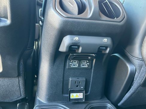 Certified 2025 Jeep Gladiator Rubicon image 41