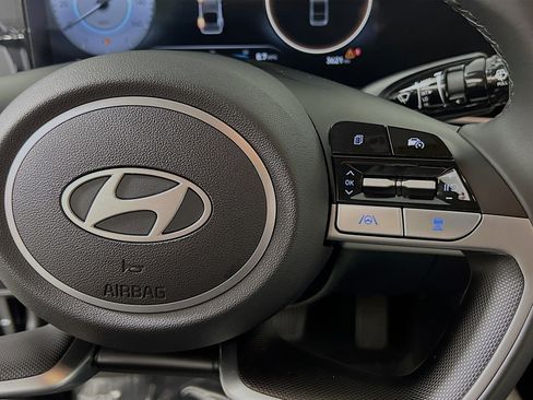 Used 2024 Hyundai Elantra Limited image 20