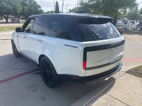 Used 2024 Land Rover Range Rover SE image 8