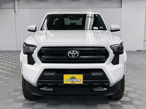 Used 2025 Toyota Tacoma SR5 AWD/4WD image 4