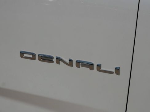 Used 2023 GMC Yukon XL Denali w/ Denali Reserve Package AWD/4WD image 10