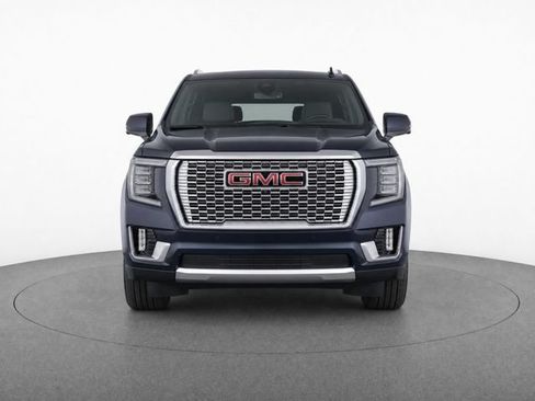 Used 2024 GMC Yukon Denali w/ Advanced Technology Package AWD/4WD image 5