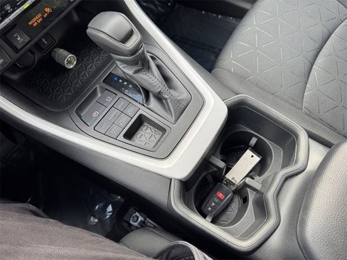 Used 2022 Toyota RAV4 XLE image 23