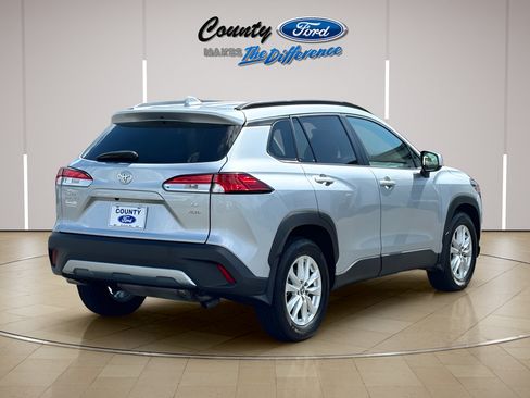 Used 2024 Toyota Corolla Cross LE AWD/4WD image 8