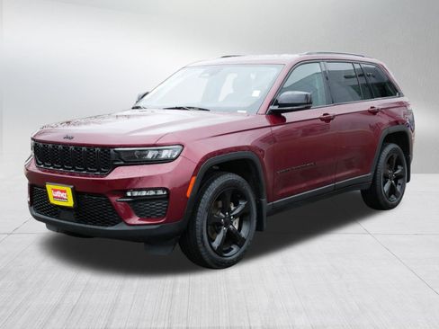 Used 2023 Jeep Grand Cherokee Limited w/ Black Appearance Package AWD/4WD image 3