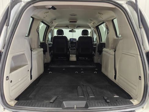 Used 2019 Dodge Grand Caravan SE FWD image 34