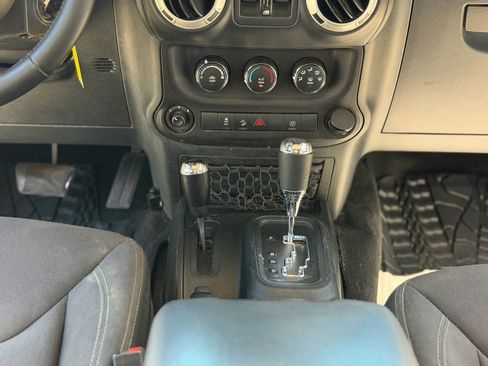 Used 2018 Jeep Wrangler Unlimited Sahara AWD/4WD image 29