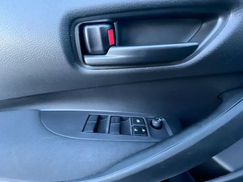 Used 2022 Toyota Corolla LE image 13