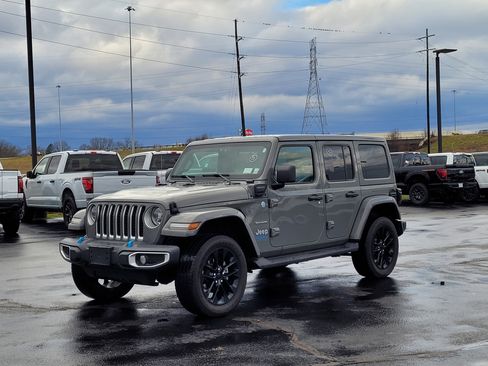 Used 2022 Jeep Wrangler Unlimited Sahara w/ Cold Weather Group image 8
