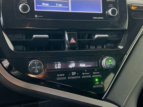 Used 2021 Toyota Camry SE image 26