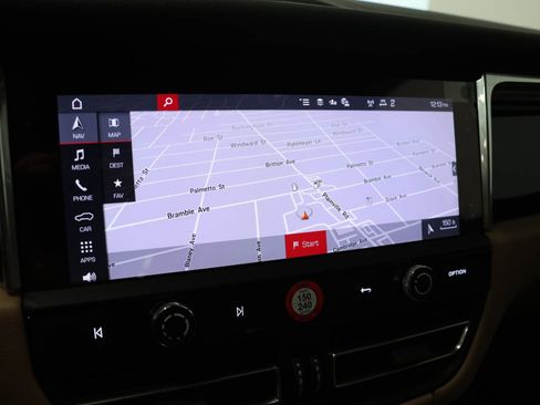 Used 2025 Porsche Macan image 10