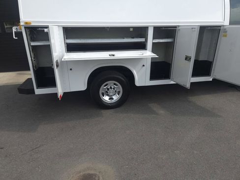 Used 2019 Chevrolet Express 3500 image 8