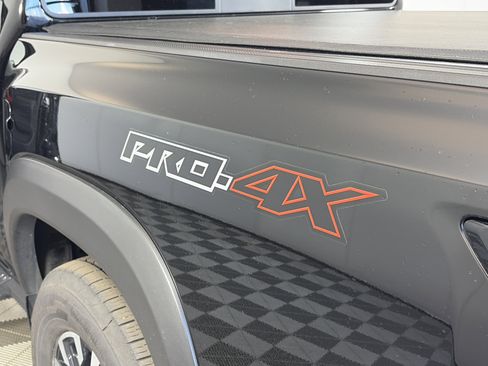 Used 2022 Nissan Frontier PRO-4X image 18