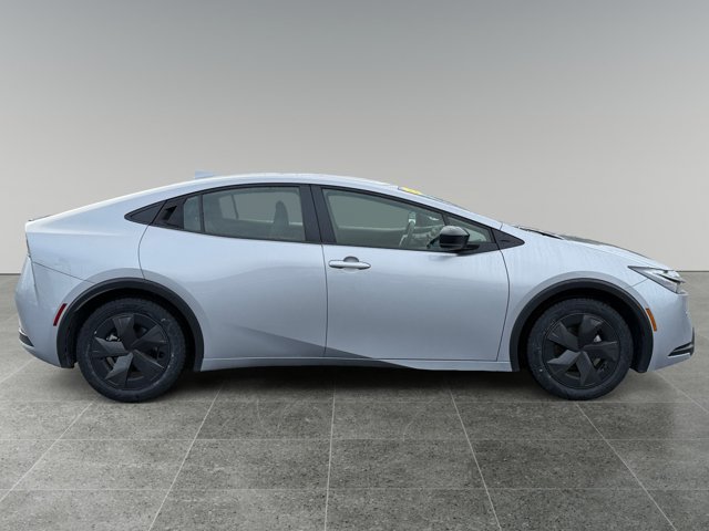 Used 2025 Toyota Prius LE FWD image 5