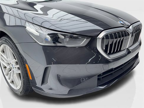 Used 2024 BMW 530i image 3