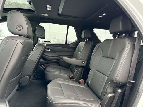 Used 2023 Chevrolet Traverse RS image 23
