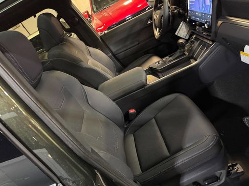 Used 2025 Lexus GX 550 w/ Accessory Package (2T) image 47