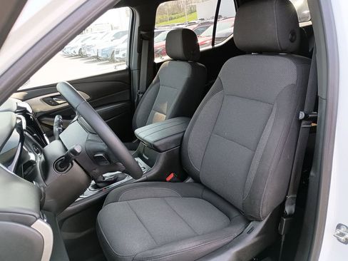 Used 2023 Chevrolet Traverse LT image 17