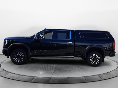 Used 2024 GMC Sierra 2500 Denali Ultimate AWD/4WD image 4