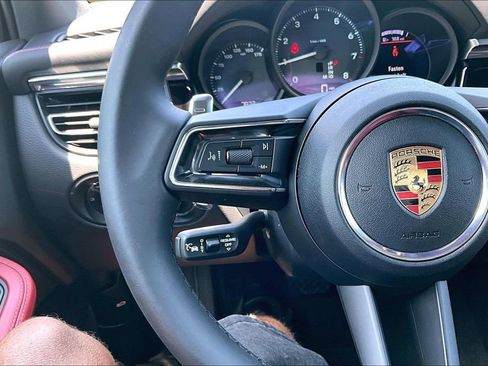 Used 2025 Porsche Macan AWD/4WD image 9