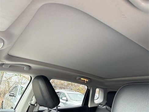 Used 2018 Jeep Compass Limited w/ Navigation Group image 27