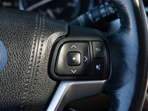 Used 2015 Toyota Highlander Limited image 36