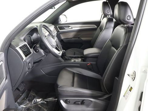 Used 2022 Volkswagen Atlas Cross Sport SE FWD image 29