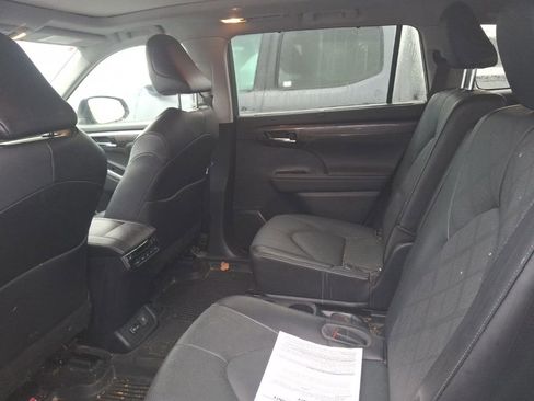 Used 2022 Toyota Highlander Platinum image 10