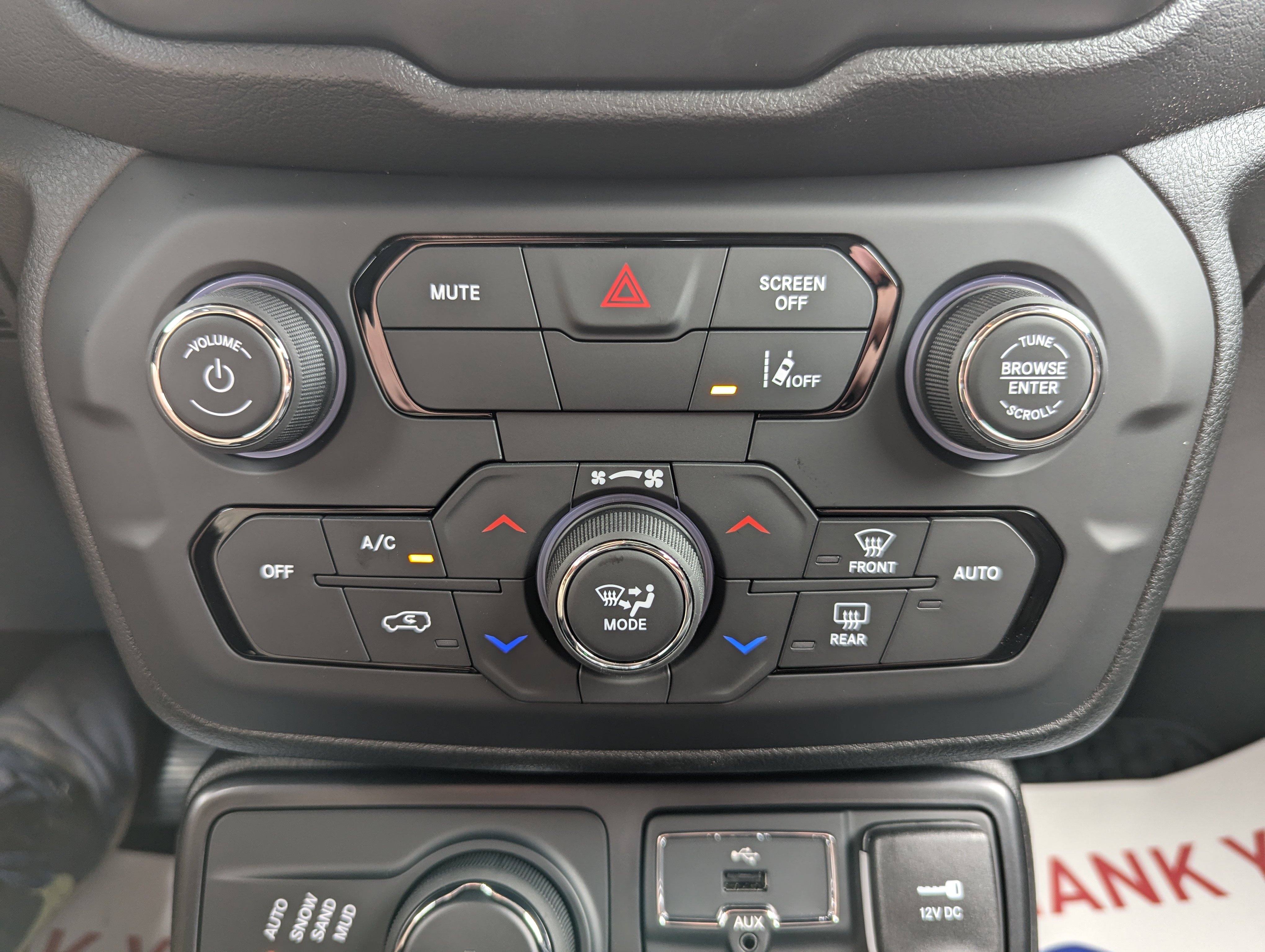 Used 2023 Jeep Renegade Latitude AWD/4WD image 19