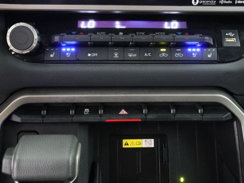 Used 2022 Toyota Tundra Limited w/ Power Package AWD/4WD image 20