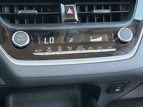Used 2025 Toyota Corolla LE FWD image 18