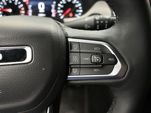 Used 2025 Jeep Compass Limited image 29