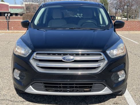 Used 2017 Ford Escape SE FWD image 3