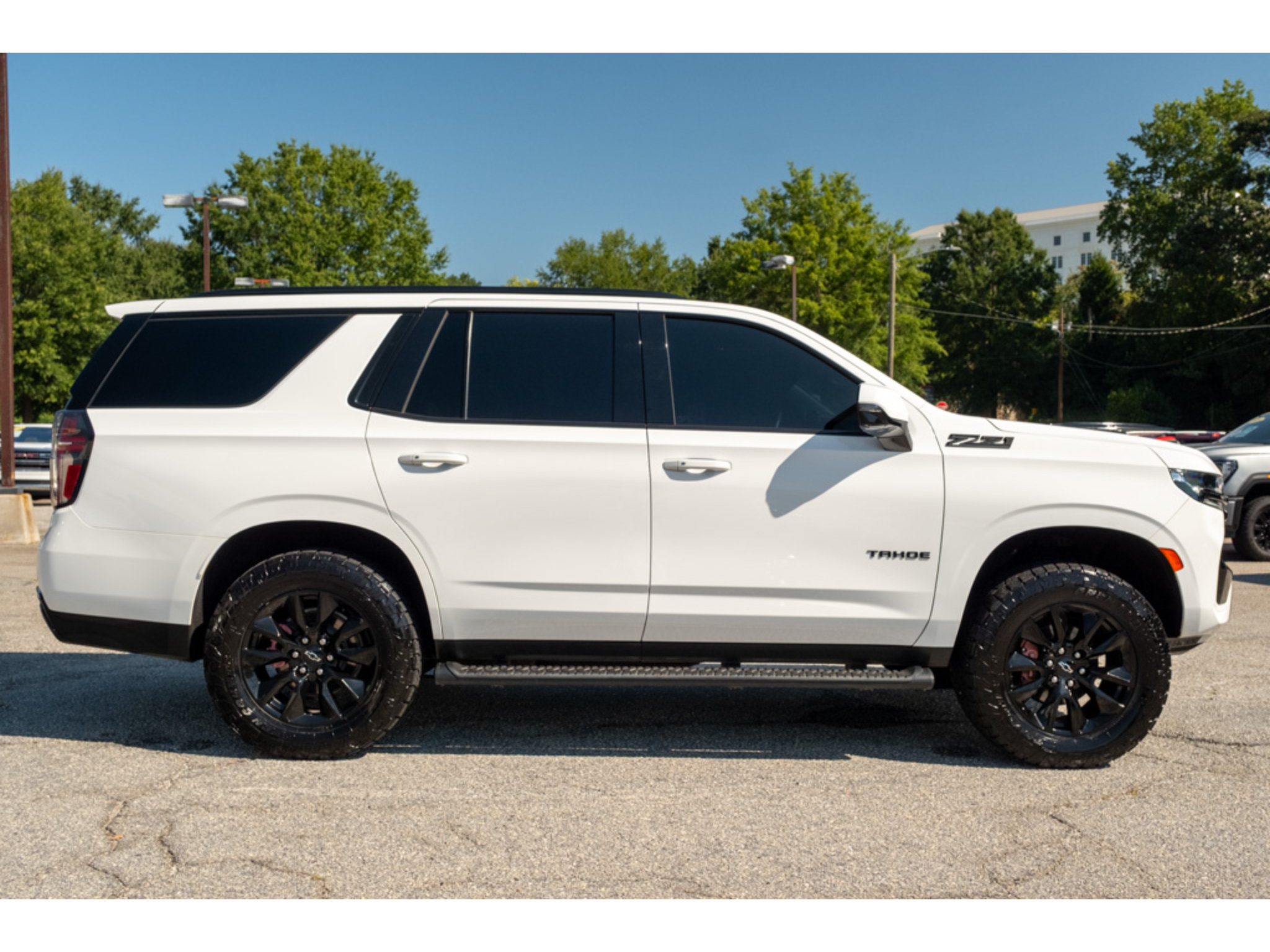 Used 2023 Chevrolet Tahoe Z71 w/ Luxury Package AWD/4WD image 9