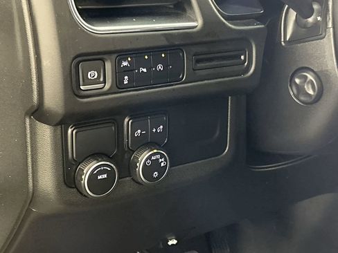 Used 2023 Chevrolet Suburban Premier image 13