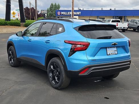 New 2026 Chevrolet Trax LT w/ Midnight Edition FWD image 4