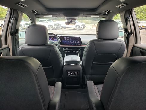 Used 2024 Chevrolet Traverse RS w/ LPO, Floor Liner Package FWD image 35