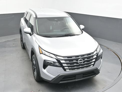 Used 2025 Nissan Rogue SV FWD image 36